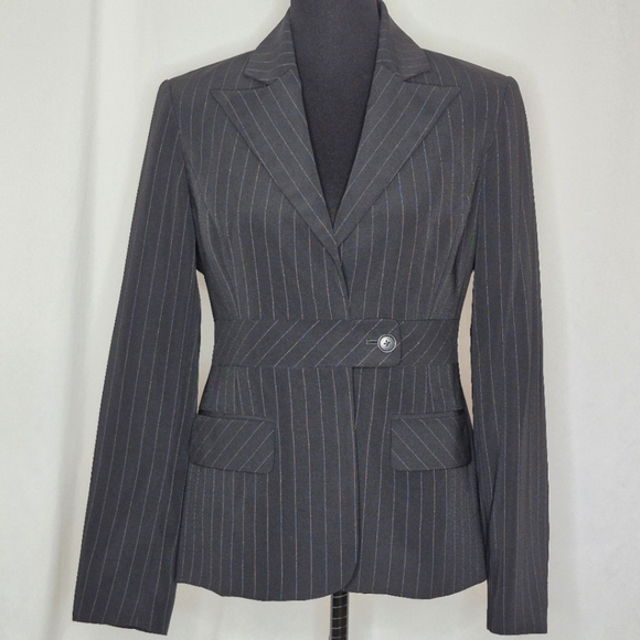 Moda International Women's Black Pinstripe Fitted Button-Waist Blazer - Size 10 - Picture 4 of 13